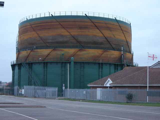 File:Full of gas needs a paint job - geograph.org.uk - 1115274.jpg