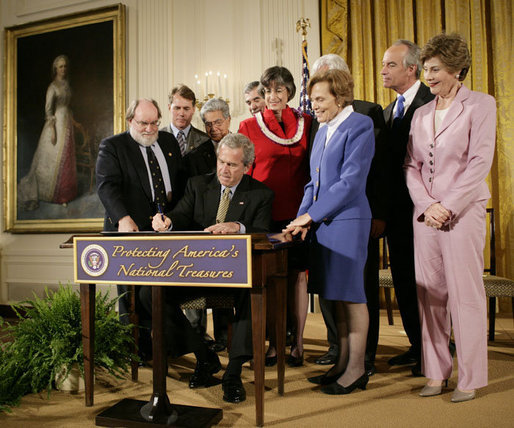 File:George W. Bush approves Northwestern Hawaiian Islands Marine National Monument.jpg