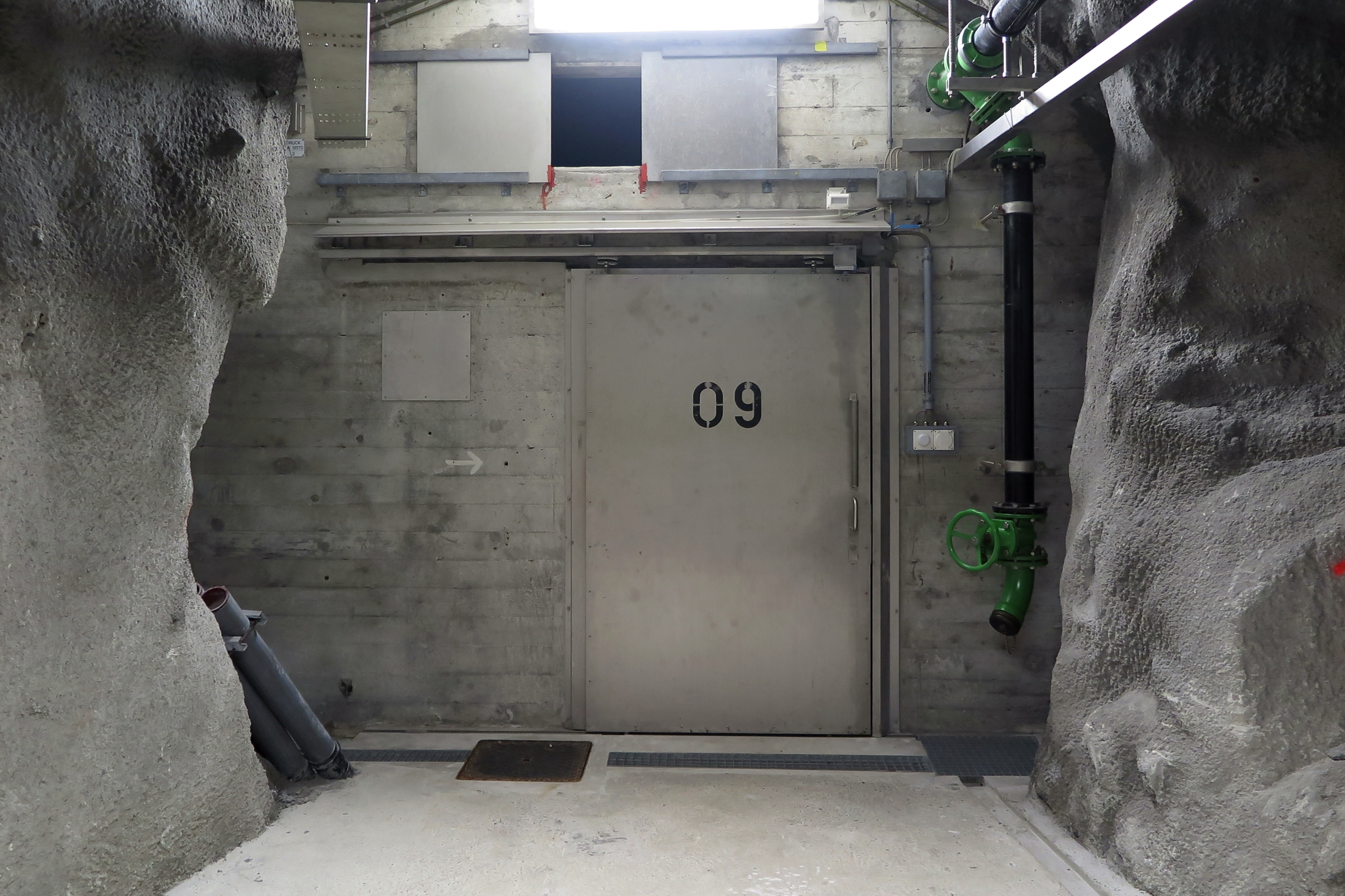 FileGotthard Road Tunnel Safe Room 15421756450jpg