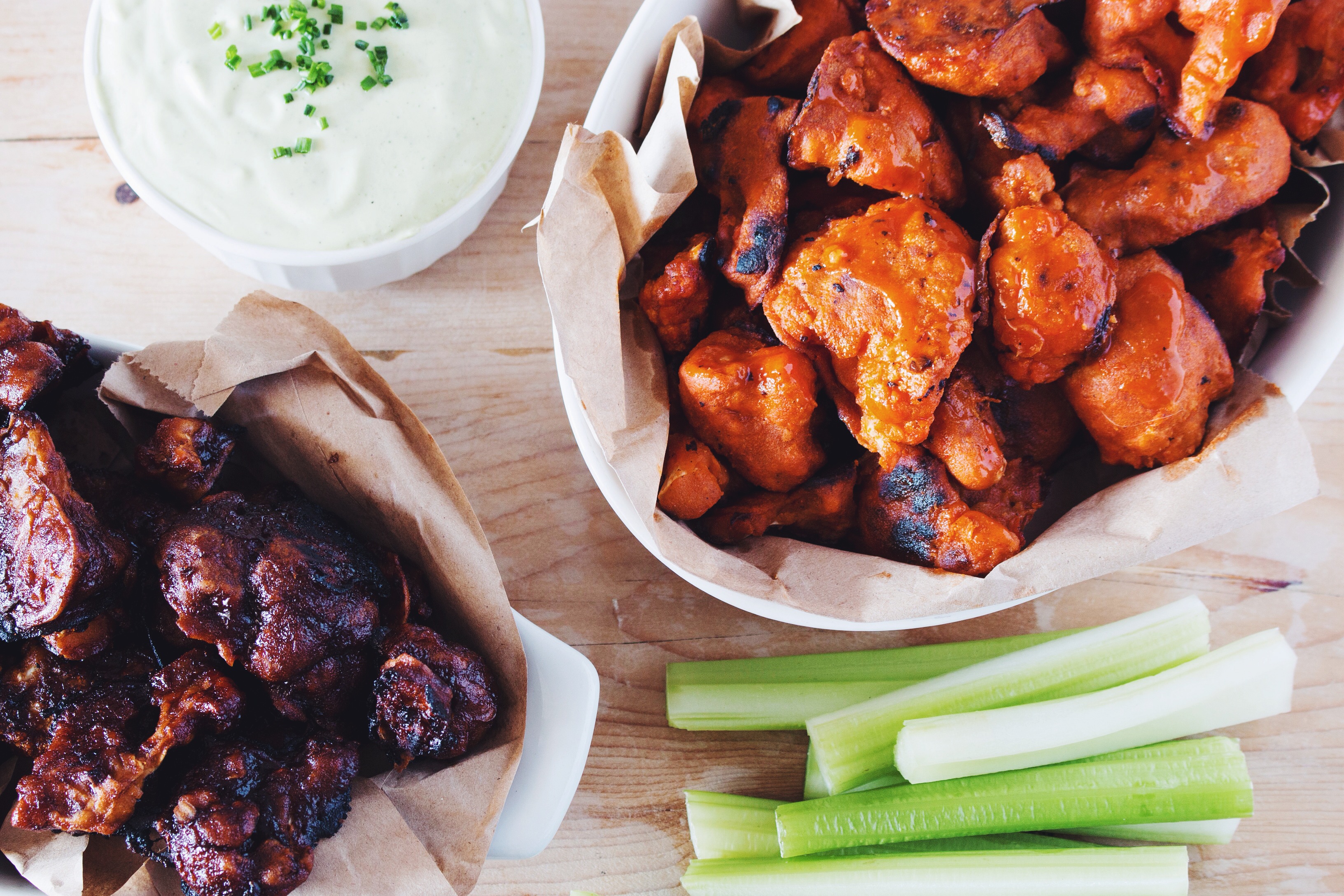 File:Hotforfoodblogcauliflowerbuffalowingsimage.jpg - Wikimedia Commons