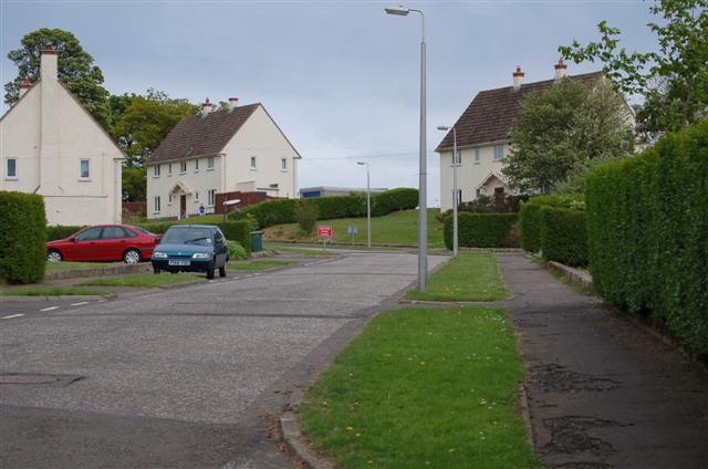 File:Housing - geograph.org.uk - 428321.jpg