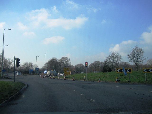 File:Junction 4, M3, roundabout - geograph.org.uk - 2795711.jpg