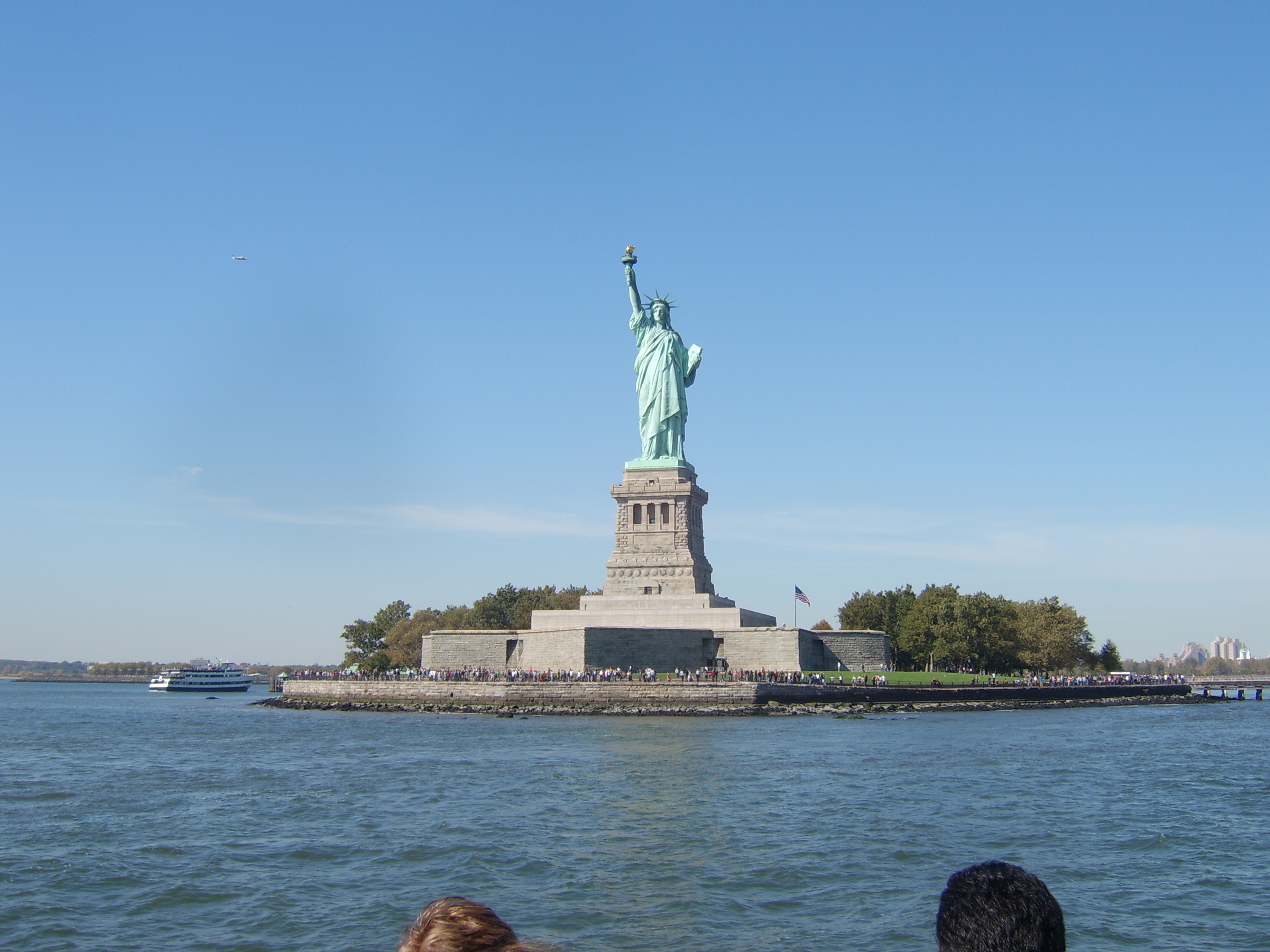 Статуя свободы остров. Либерти (остров). Остров Бедлоу. Liberty Island New York. Россия последний остров свободы.