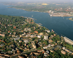 File:Luftaufnahme UKSH Campus Kiel.jpg