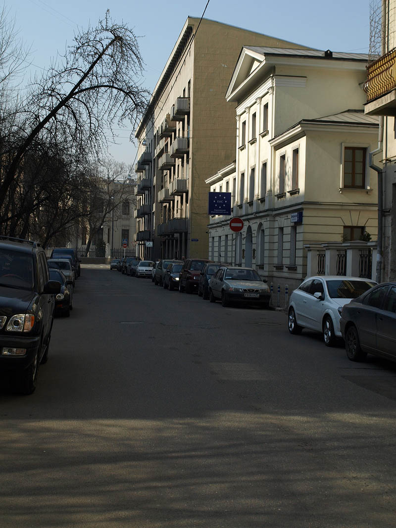 Moscow%2C_Spiridonyevsky_Lane.jpg