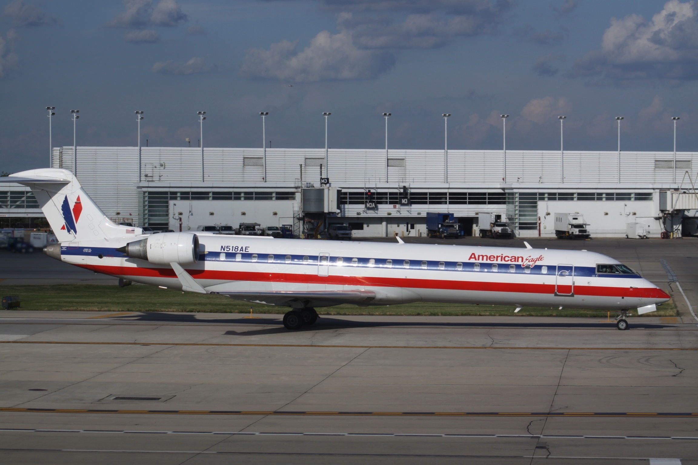 File N518ae Canadair Crj 700 American Eagle Jpg Wikimedia Commons