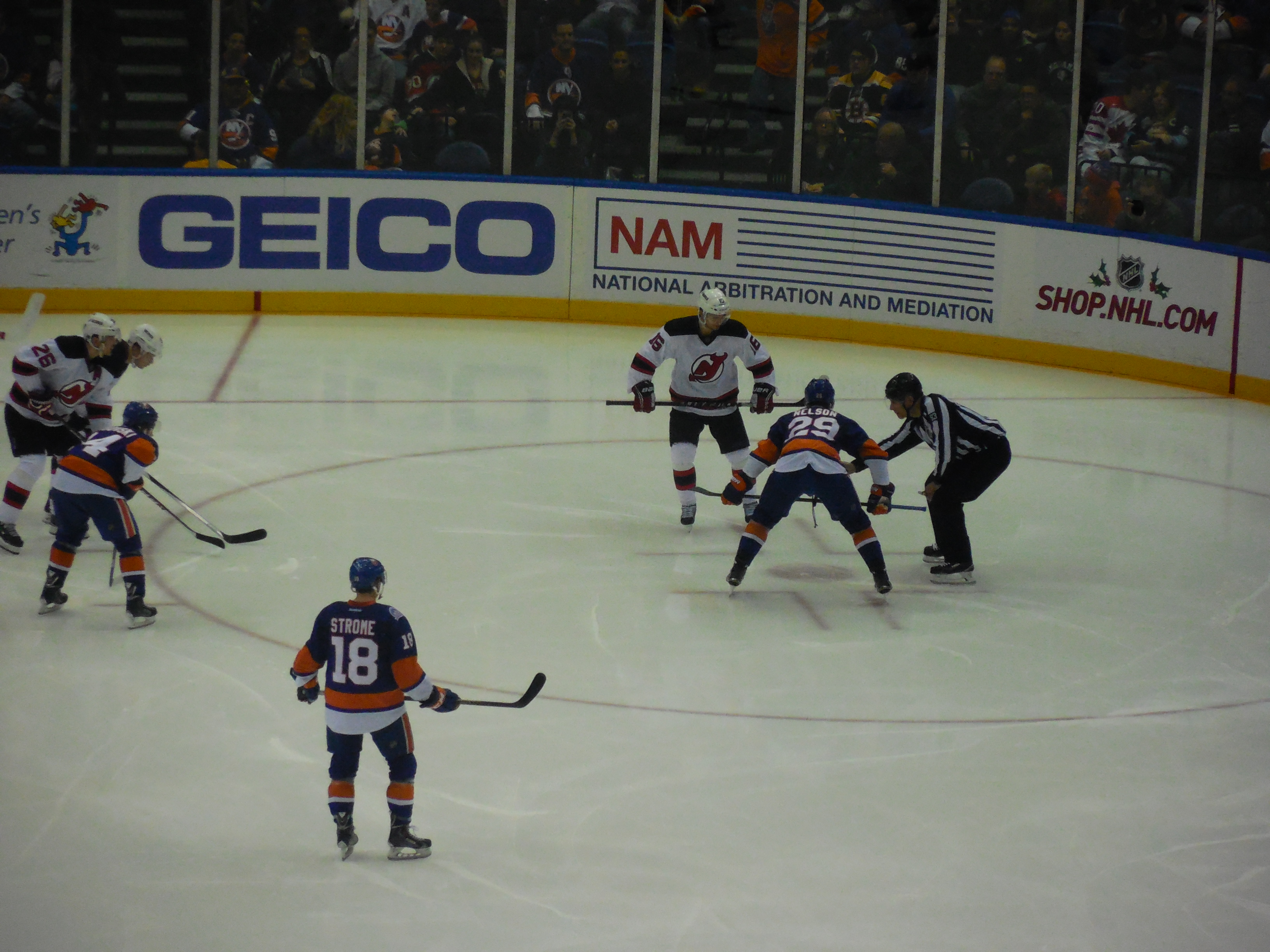 File:New York Islanders vs. New Jersey Devils - November 29, 2014  (15302514583).jpg - Wikimedia Commons