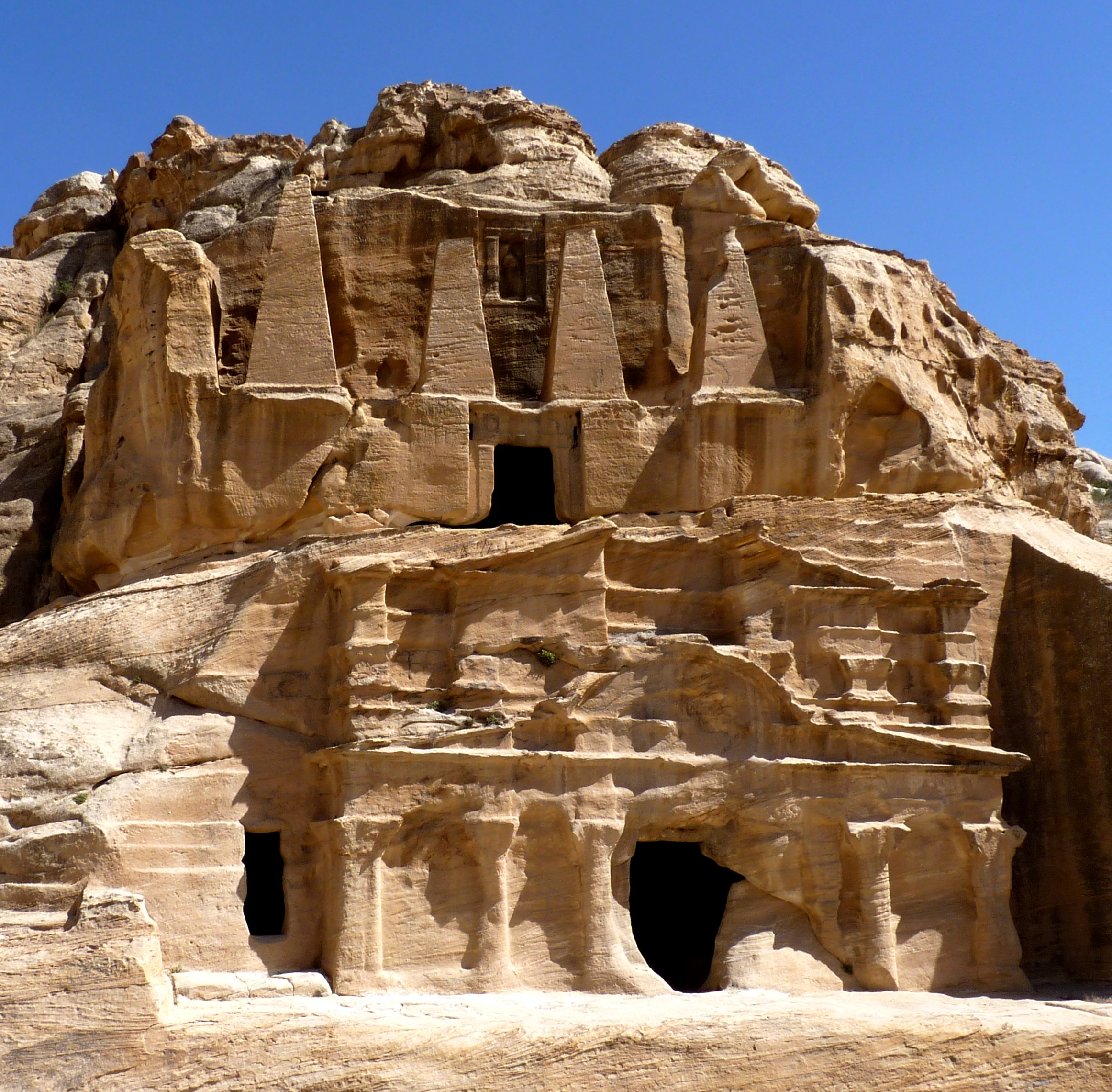 tomb of the triclinium