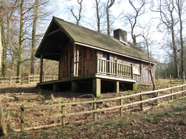 File:Old Hunting Lodge, Moneybury Hill - geograph.org.uk - 1190044.jpg