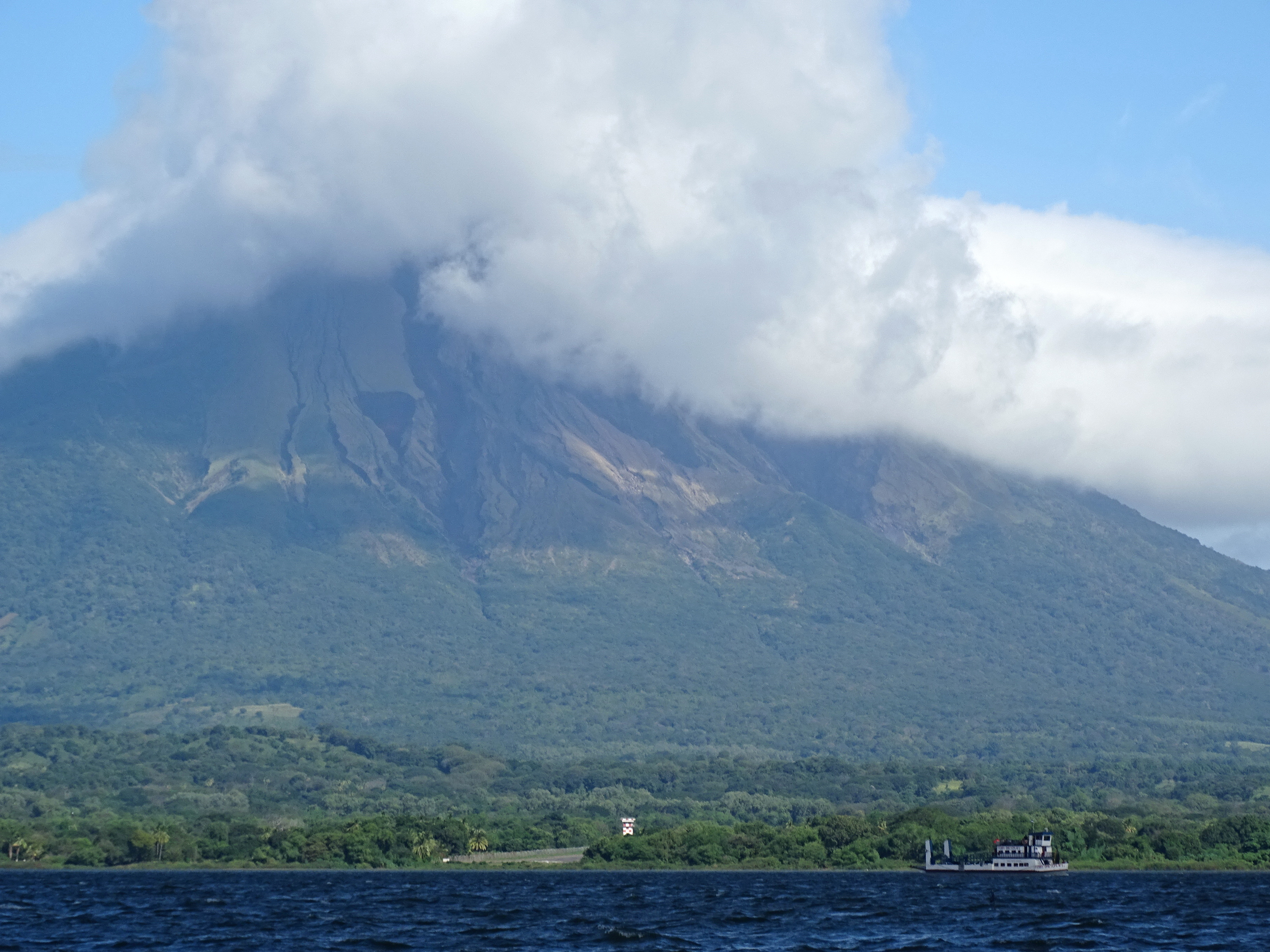 Остров Ометепе в озере Никарагуа
