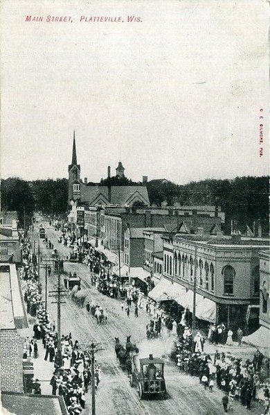 File:PostcardPlattevilleWIMainStreetAerialView1910.jpg