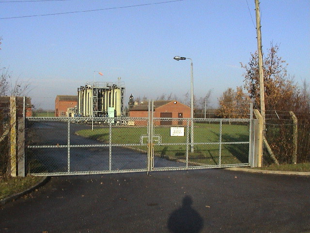 File:Pumping Station - geograph.org.uk - 89567.jpg