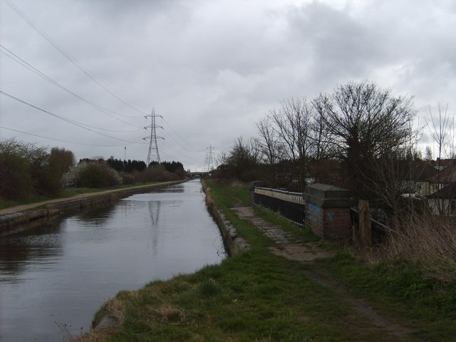 File:Tame Valley Canal - geograph.org.uk - 369739.jpg
