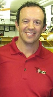 <span class="mw-page-title-main">Terry Yake</span> Canadian ice hockey player