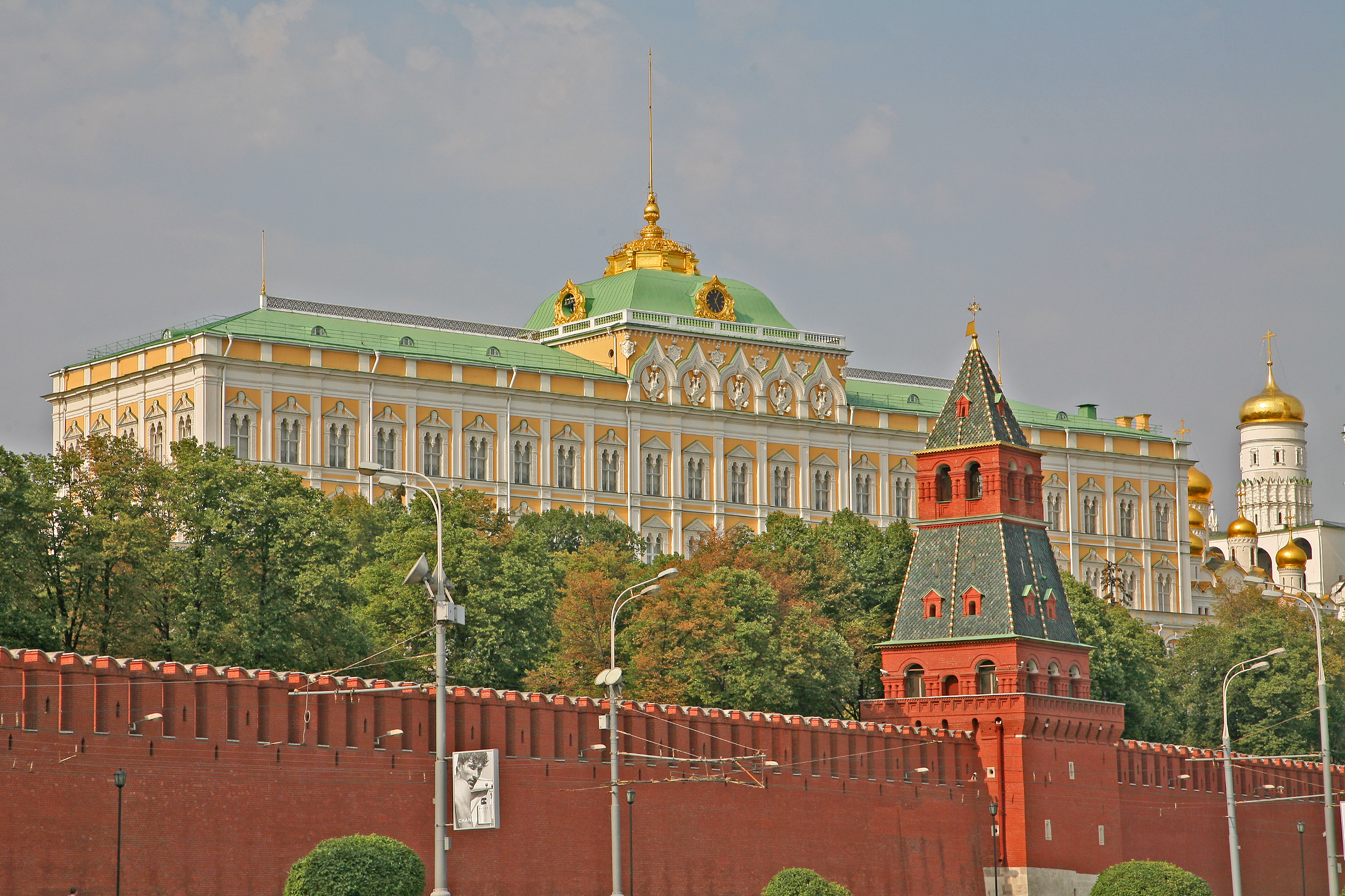 Московский кремль имеет двадцать