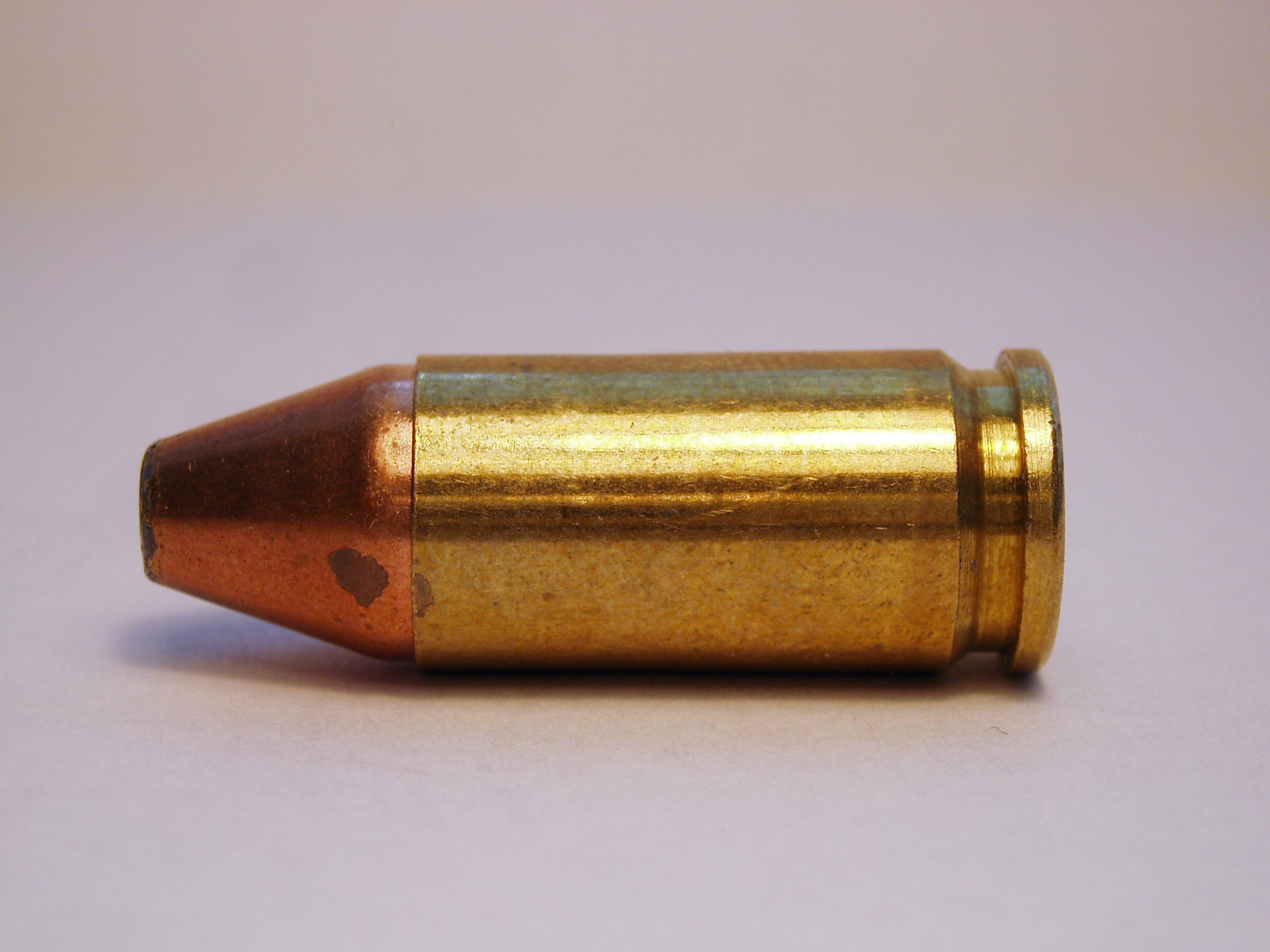 https://upload.wikimedia.org/wikipedia/commons/5/53/9_mm_Luger_-_SP_-_SB_-_1.jpg