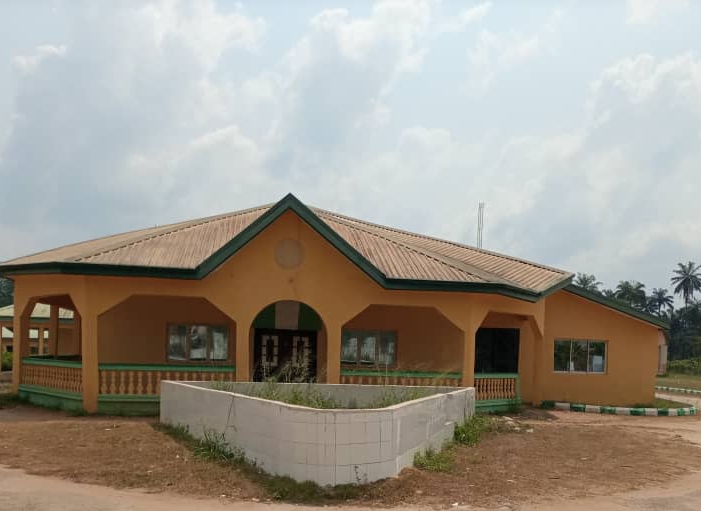 File:Ahiazu Mbaise Headquarters Building.jpg