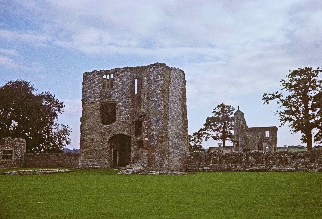 File:Baconsthorpe Castle.jpg