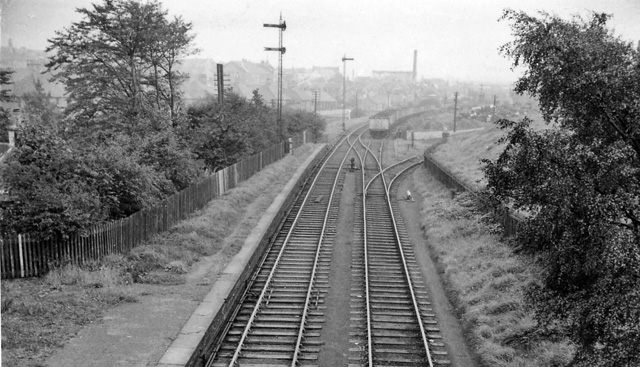 File:Bathgate Lower Station -- remains - geograph.org.uk - 1770402.jpg