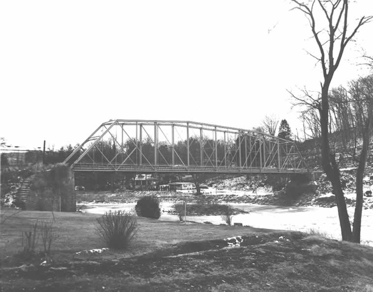 File:Bridge between East Manchester and Newberry Townships 1.jpg