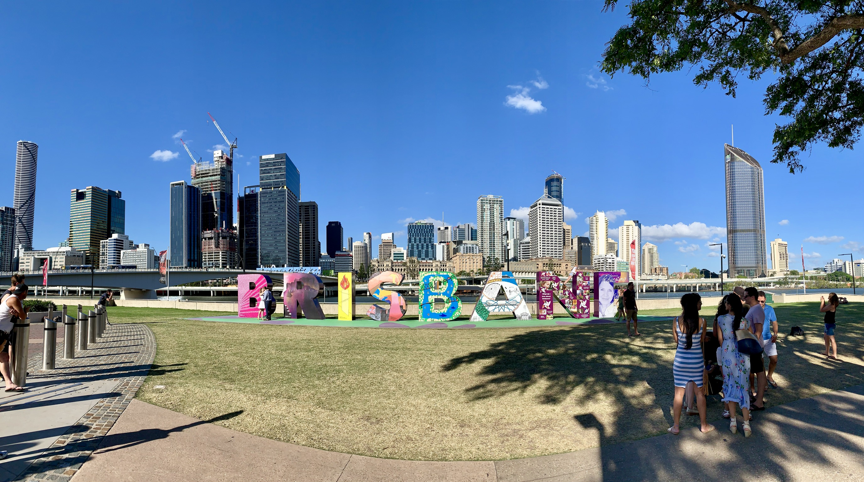 File:The Brisbane sign in South Bank Parklands pano.jpg - Wikimedia Commons