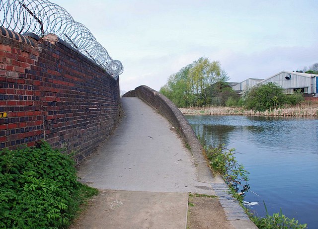 File:Dudley No 2 Canal - geograph.org.uk - 1272796.jpg