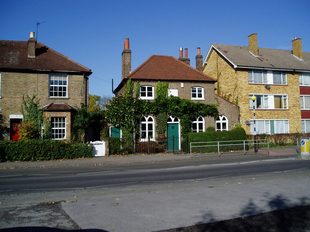 File:Former school house on Tentelow lane - geograph.org.uk - 1023049.jpg