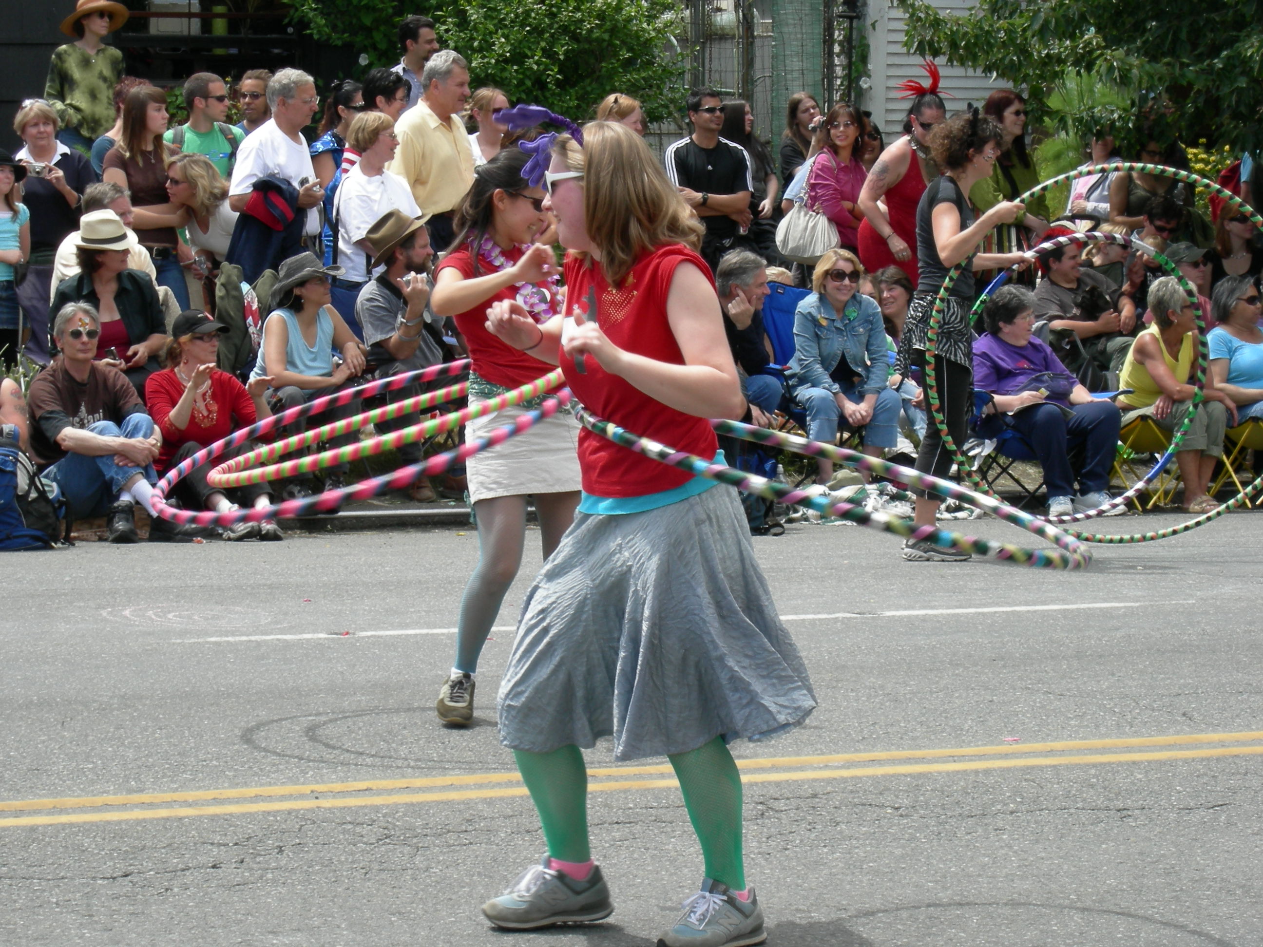 Everything You Need to Know About Weighted Hula Hoop Workouts - Parade