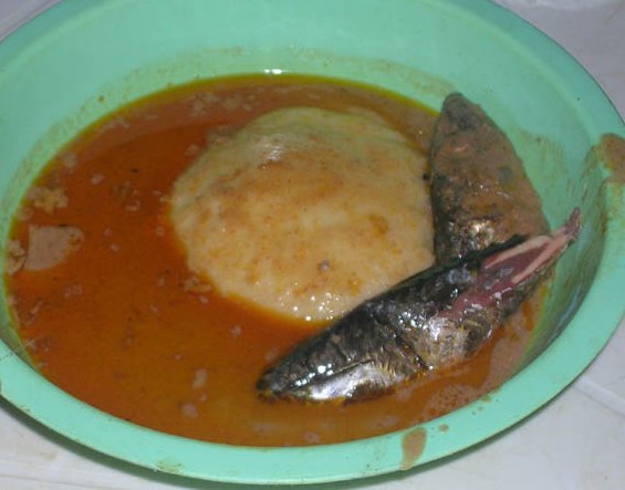 File:Fufu in groundnut soup with fish.jpg