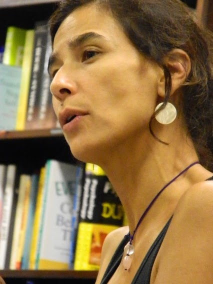 Hannah Weyer visiting [[Barnes & Noble]] in New York.