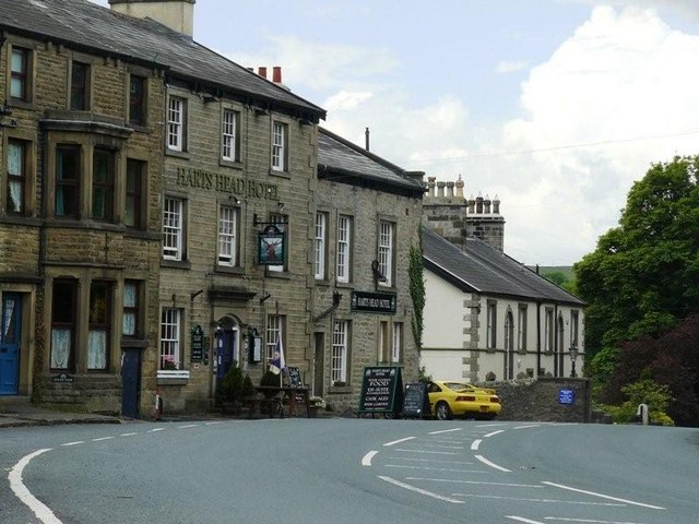 File:Harts Head Hotel on Belle Hill Giggleswick - geograph.org.uk - 1365395.jpg