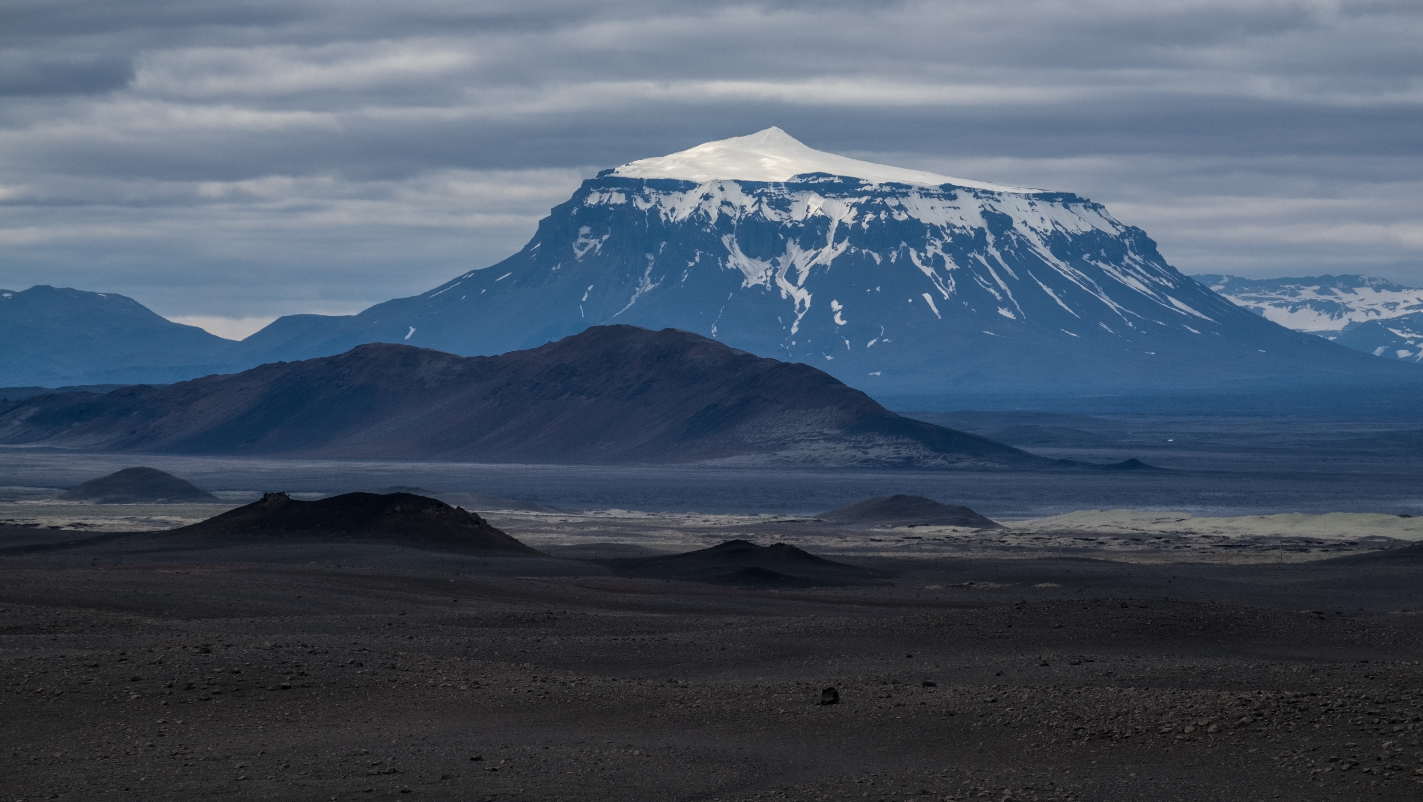 Her ubrei  Gunung Indah  di Tengah Gurun Tandus Islandia