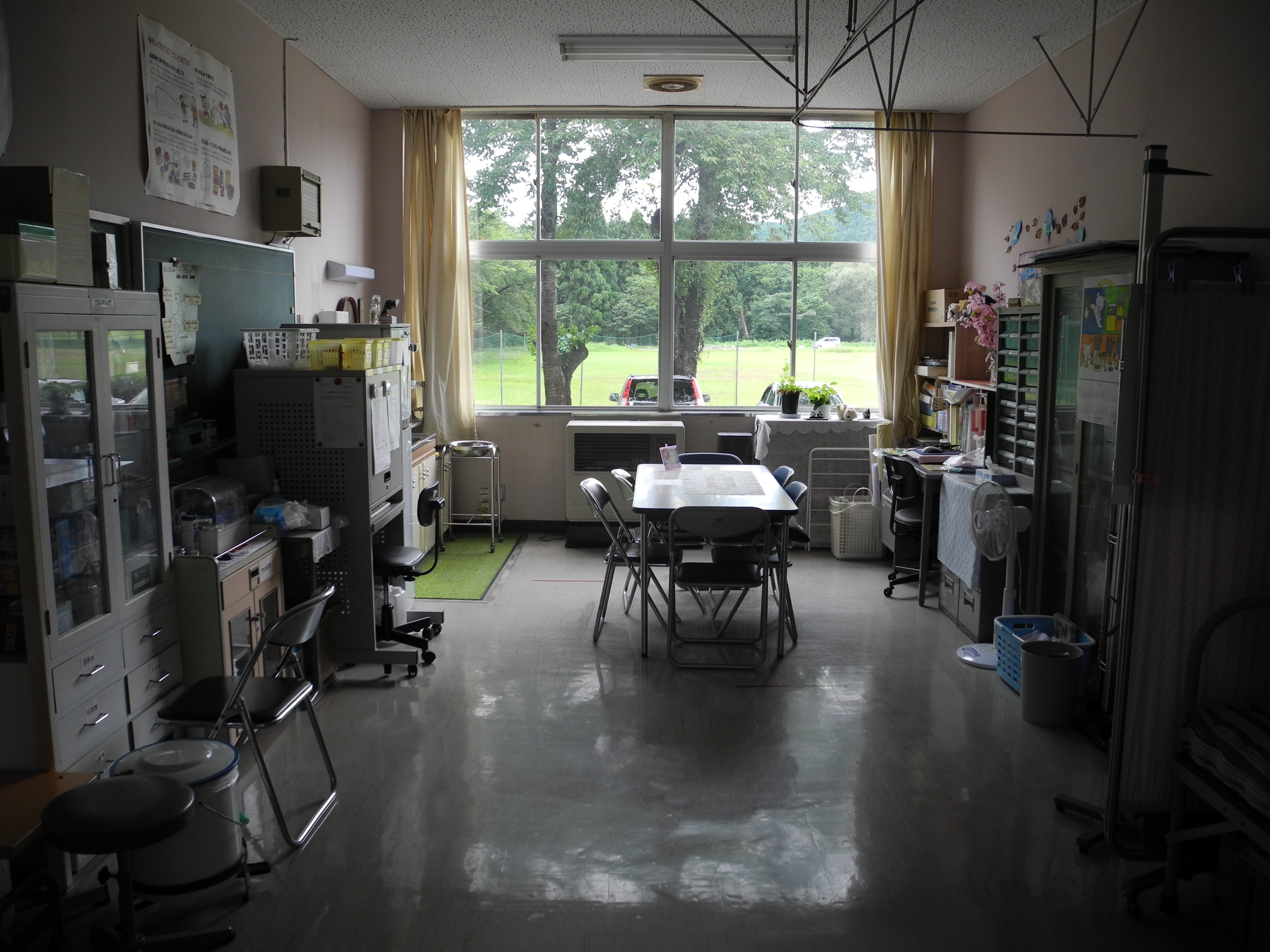 File:Hitane Elementary School nurses office  - Wikimedia Commons