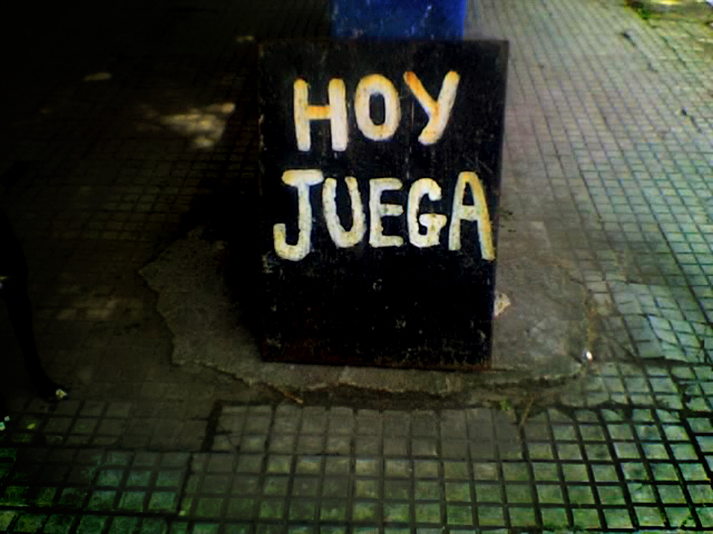 File:Hoy Juega. -Cellphone series- (2061280246).jpg