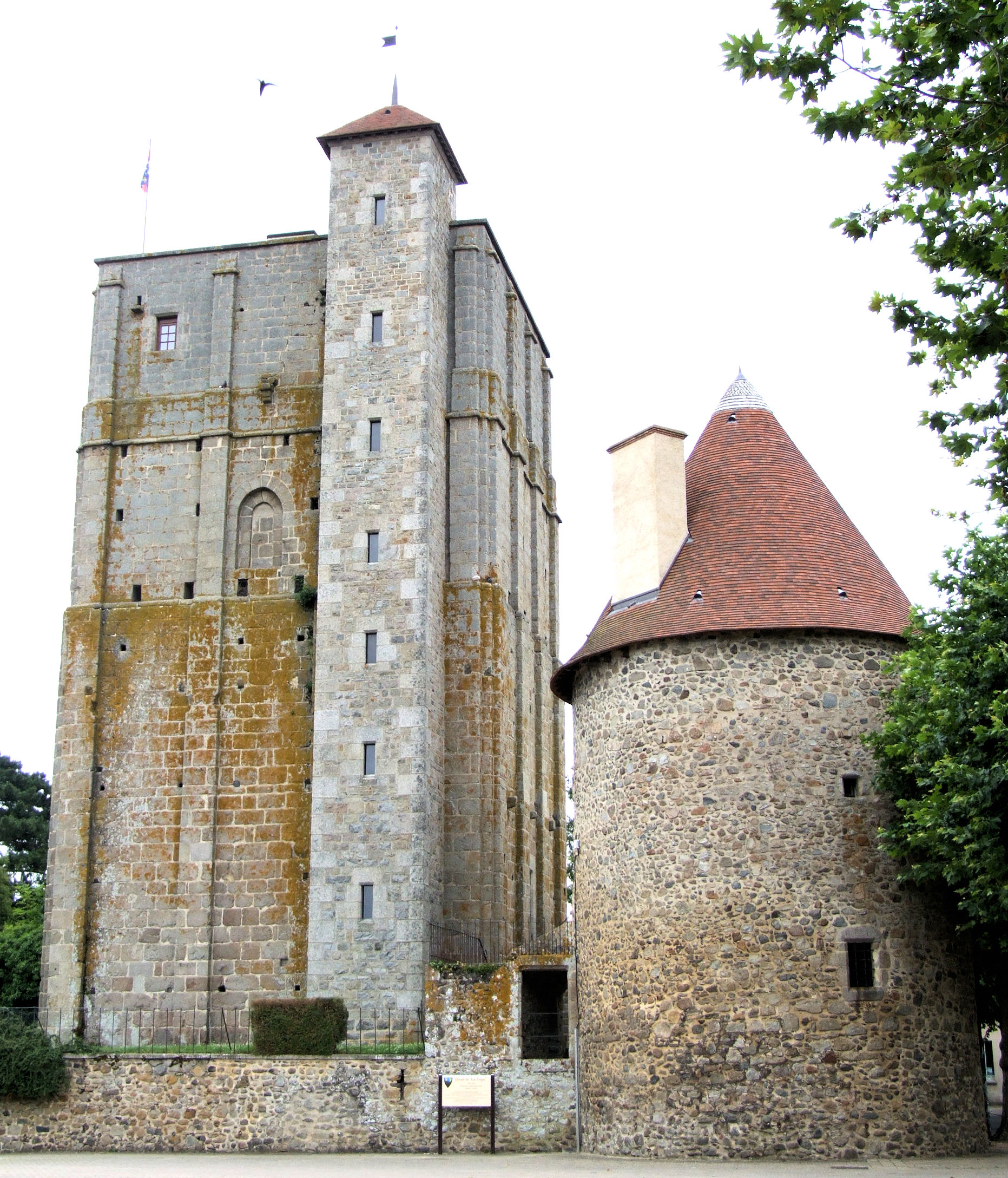 Donjon de la Toque  France Auvergne-Rhône-Alpes Allier Huriel 03380