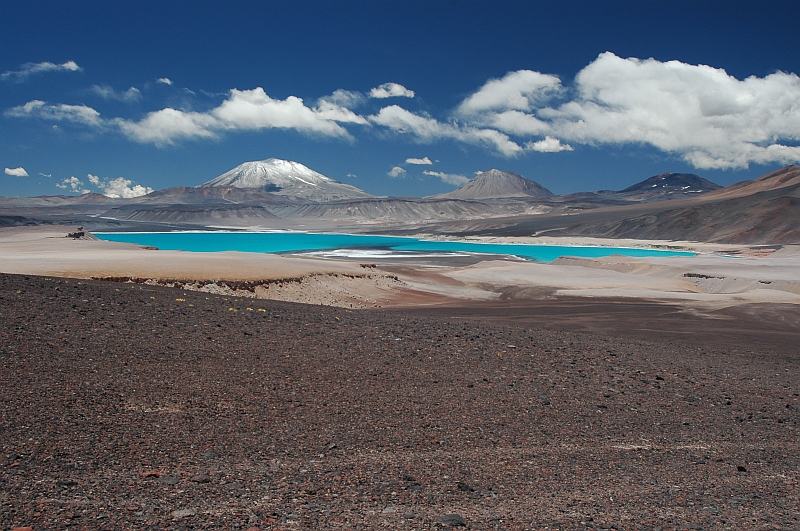 File:Incahuasi and el fraile plus laguna verde chile.jpg