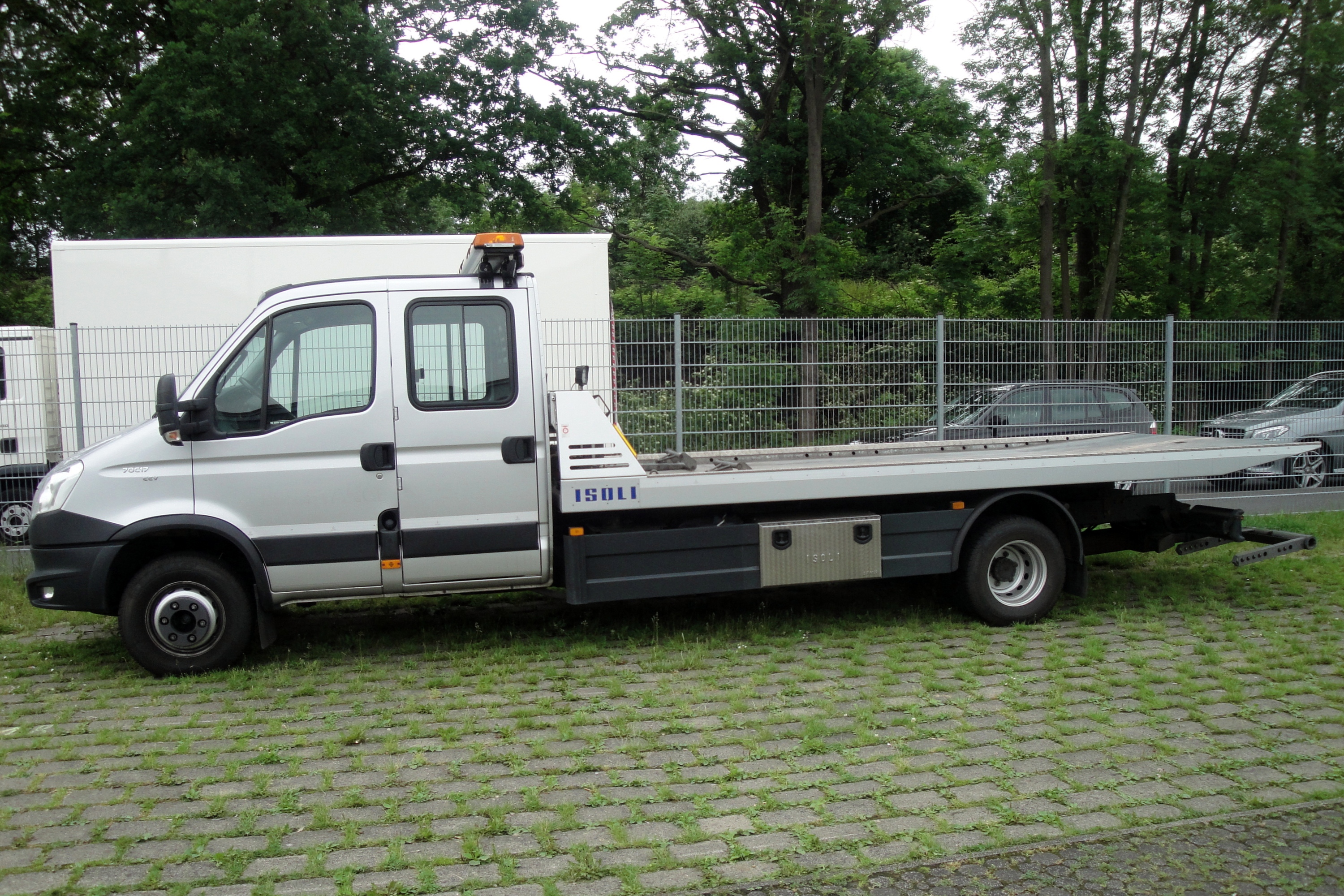 File:Iveco Daily pickup truck.jpg - Wikimedia Commons
