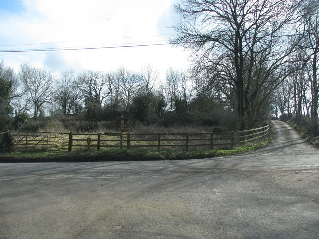 File:Junction on the Old Bristol Road - geograph.org.uk - 1745799.jpg