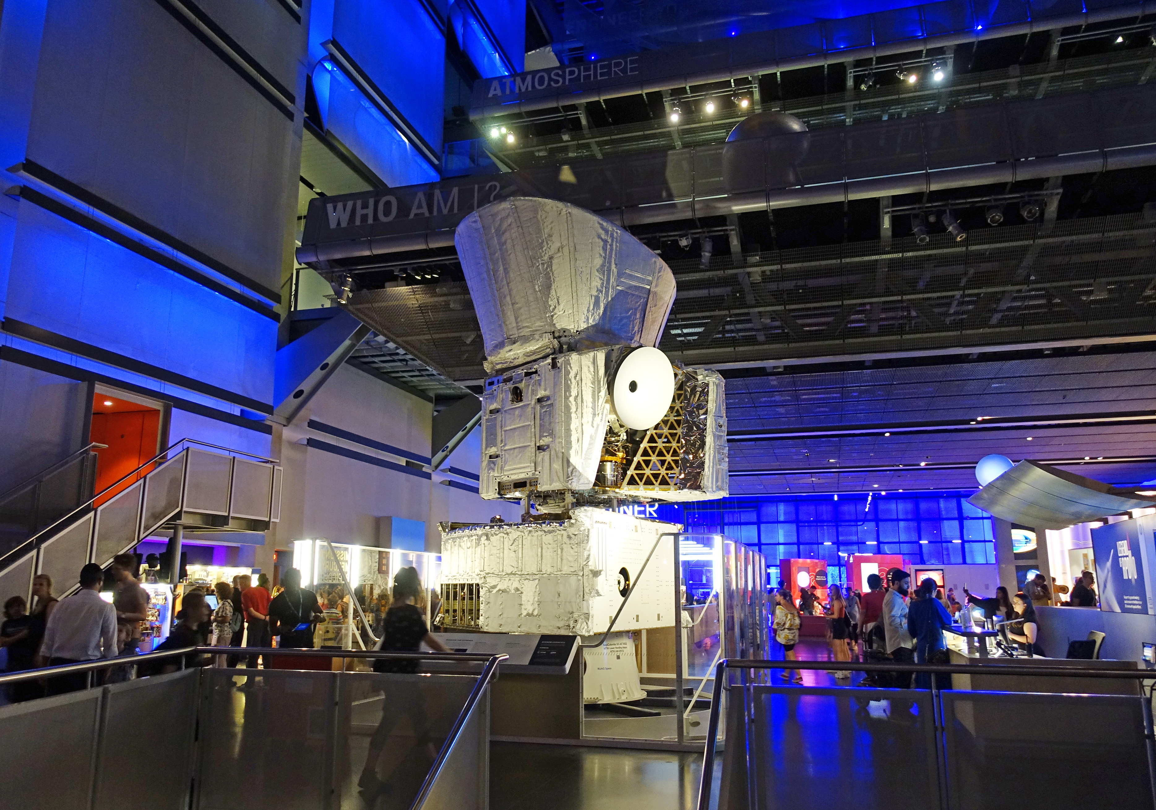 The science museum is. Израильский национальный музей науки, технологий и космоса. Музей науки Тарту. Музей науки Ванкувер. Музей науки «Тошиба» в Кавасаки.