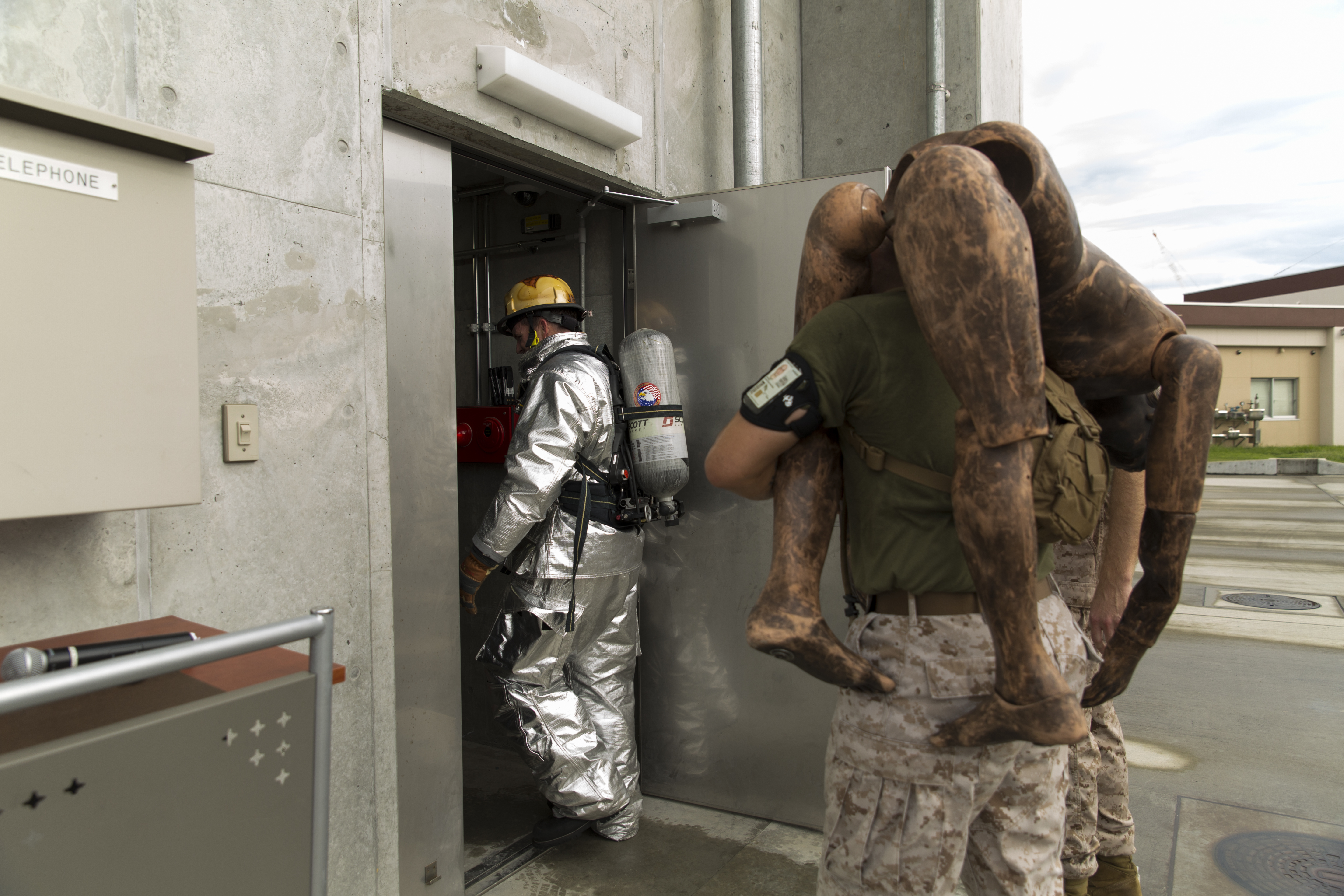 Marines honor fallen firefighters 150909-M-EP064-043.jpg.