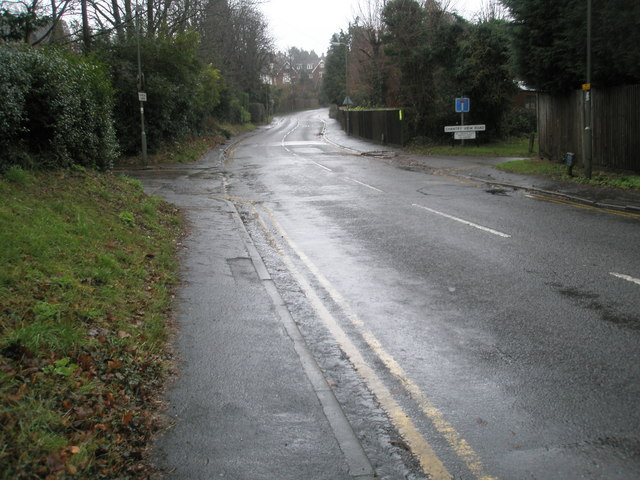 File:Modest crossroads of Echo Pit and ChantryView Roads - geograph.org.uk - 1081169.jpg