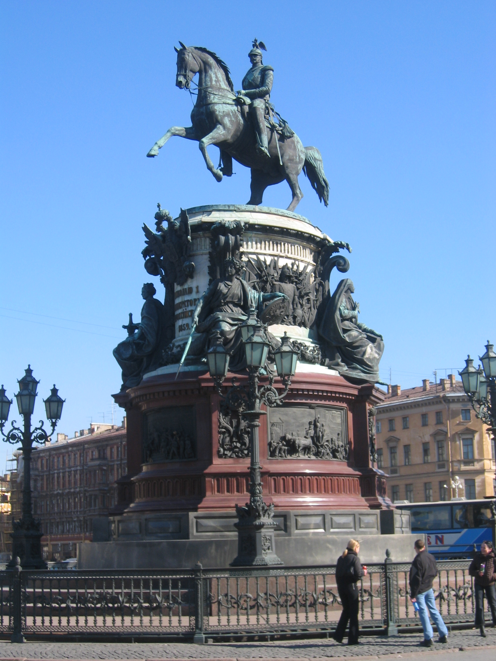 Памятник николаю 1 в санкт петербурге. Клодт памятник Николаю 1. Памятник Николаю i Клодт. Конная статуя Николая 1 Клодт. Памятник Николаю 1 в Санкт-Петербурге скульптор.