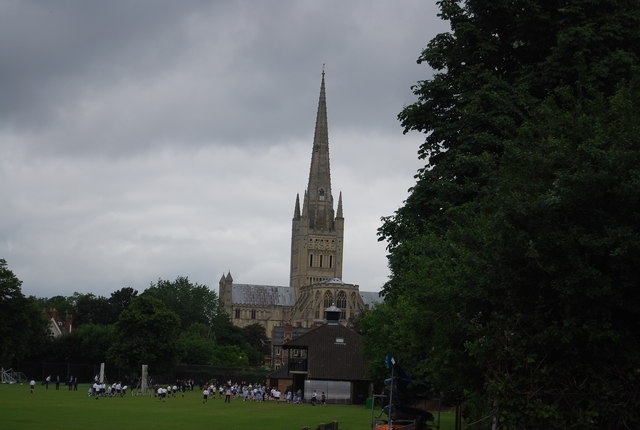 File:Norwich Cathedral - geograph.org.uk - 3816773.jpg