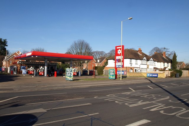 File:Petrol station, Henley Road - geograph.org.uk - 2345379.jpg