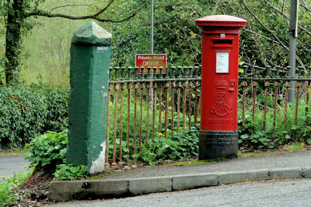 File:Pillar box, Muckamore - geograph.org.uk - 2357104.jpg