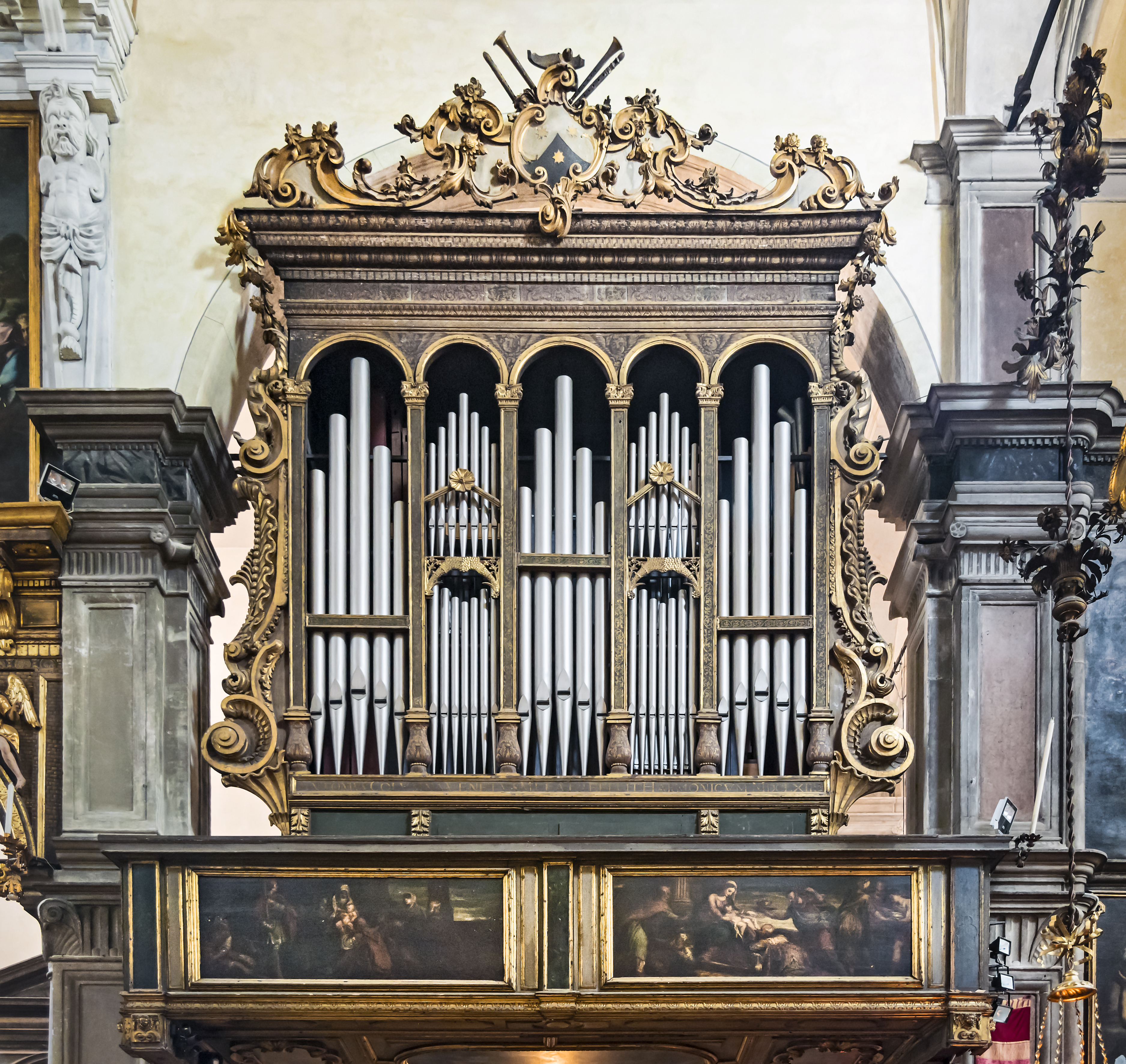 File:Santa Maria della Vittoria in Rome - pipe organ HDR.jpg - Wikipedia