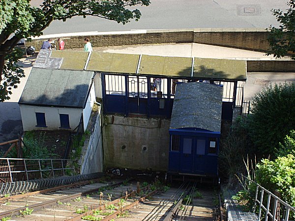 File:Scarborough St Nicholas Cliff Lift - Track.jpg