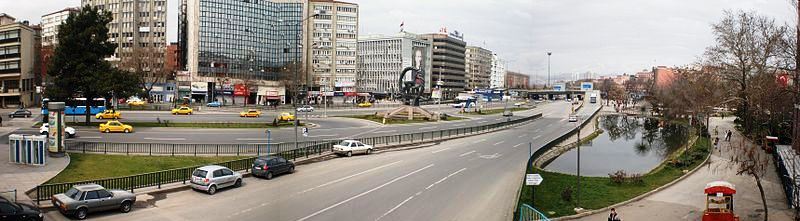 (Soldan sağa) Atatürk Bulvarı, Hitit Güneş Kursu Anıtı, Mithatpaşa Caddesi ve Abdi İpekçi Parkı