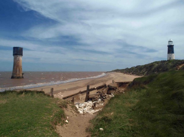 Spurn Point high and low lights - geograph.org.uk - 817514