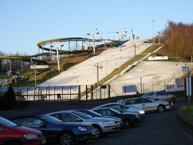 File:TheDrySkiSlopeBracknell(AndrewSmith)Jan2006.jpg